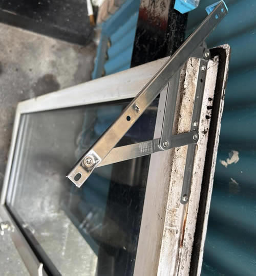 Bolton upvc window hinge fixed and back working
