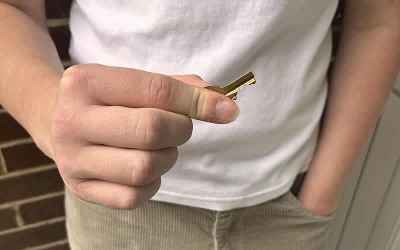 Person holding up a snapped key